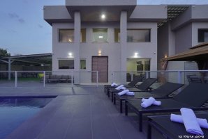 אחוזת אסתובן 8