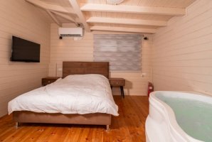 רון וילאג בוטיק 10