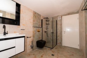 רון וילאג בוטיק 5