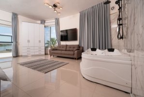 רון וילאג בוטיק 36