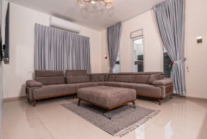 רון וילאג בוטיק 39