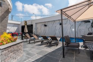 רון וילאג בוטיק 48