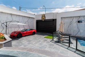 רון וילאג בוטיק 7