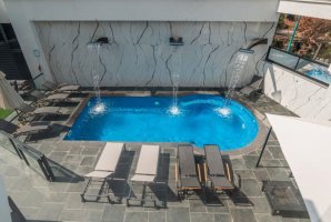 רון וילאג בוטיק 16