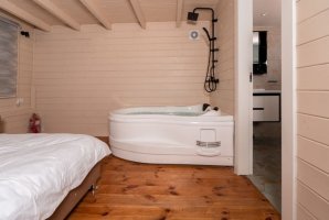 רון וילאג בוטיק 16