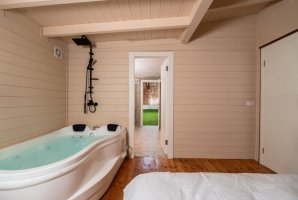 רון וילאג בוטיק 14