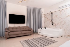 רון וילאג בוטיק 29