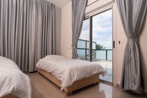 רון וילאג בוטיק 8