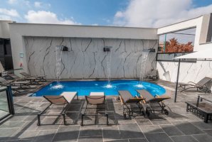 רון וילאג בוטיק 15