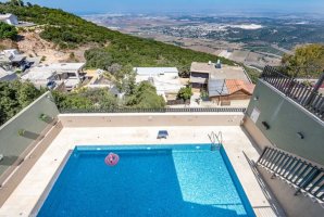 אחוזת האלונים