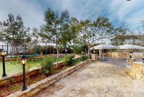 אחוזת האלונים 19