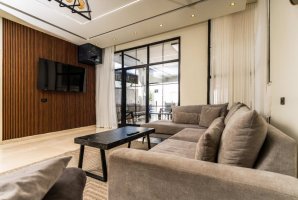 וויט פאלאס 1